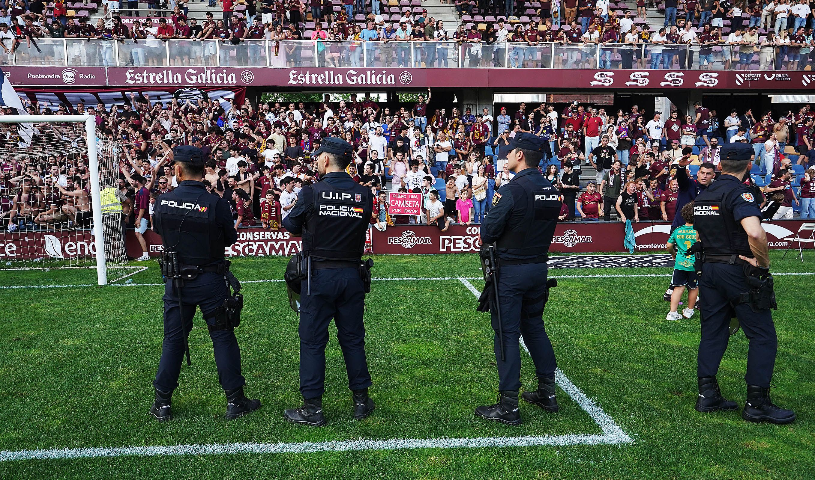 Partido entre Pontevedra CF y Real Avilés Industrial en Pasarón