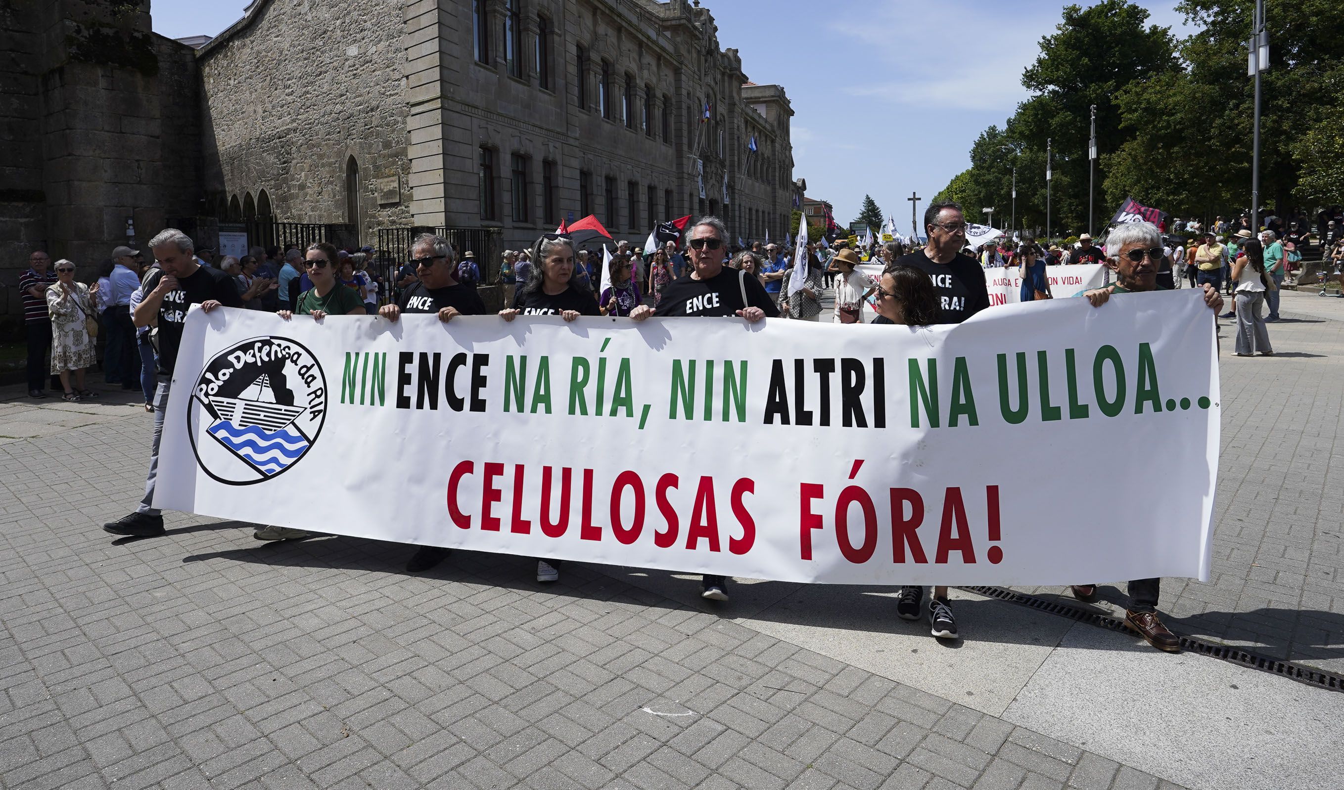 "Mani-Fiesta" por el archivo de ALTRI y el cierre de Ence "Mani-Fiesta" por el archivo de ALTRI y el cierre de Ence