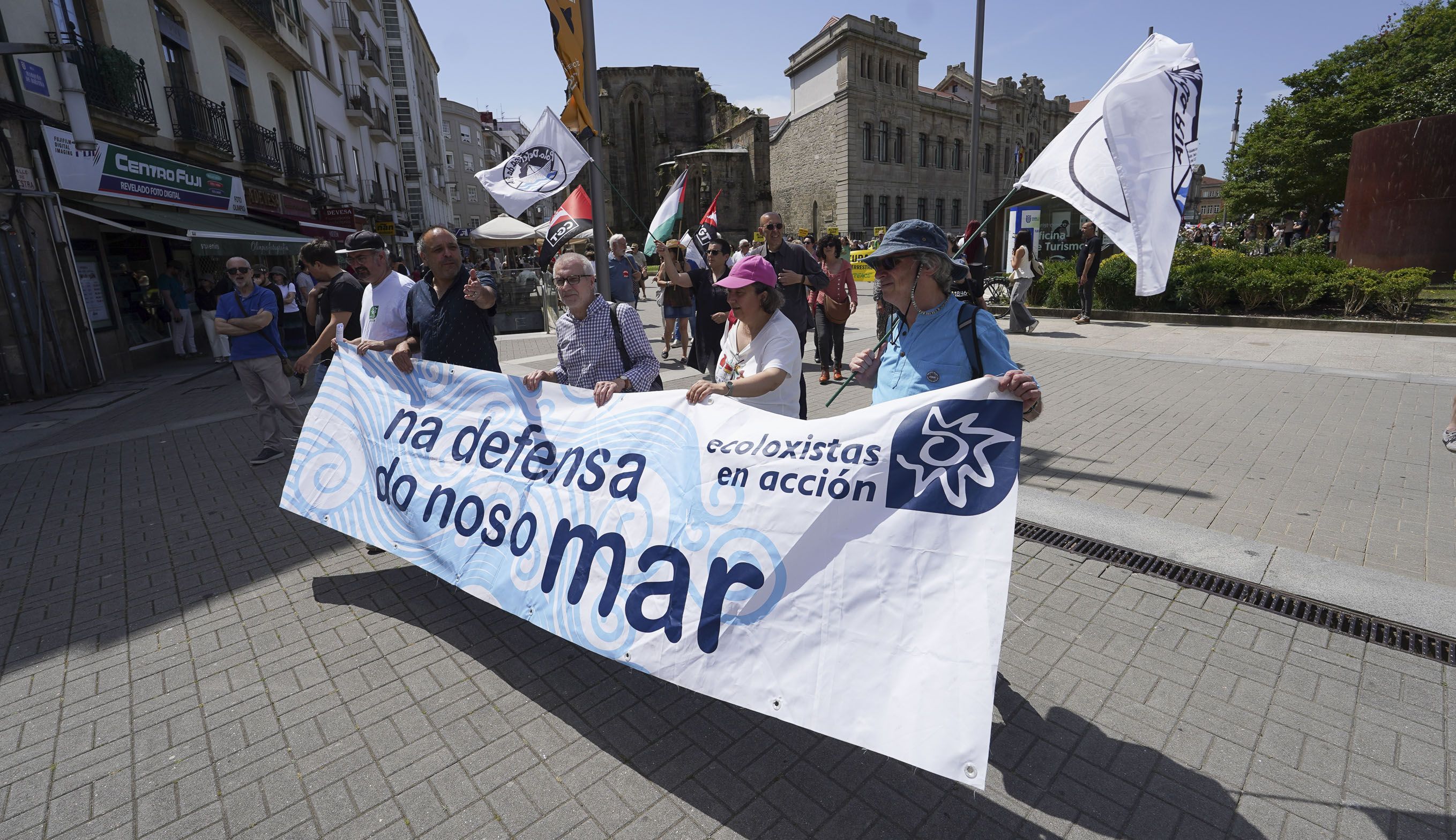"Mani-Fiesta" por el archivo de ALTRI y el cierre de Ence "Mani-Fiesta" por el archivo de ALTRI y el cierre de Ence