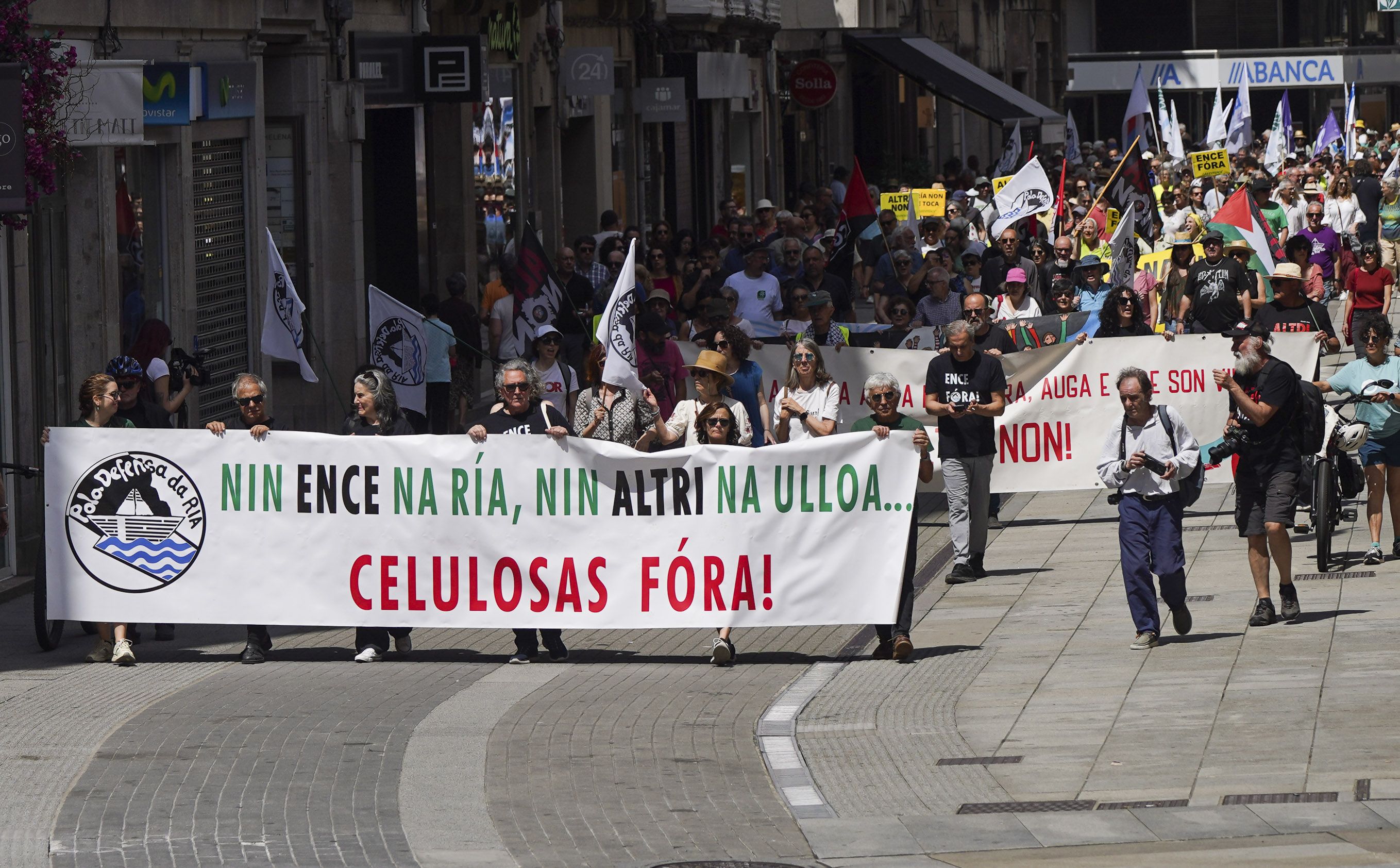 "Mani-Fiesta" por el archivo de ALTRI y el cierre de Ence "Mani-Fiesta" por el archivo de ALTRI y el cierre de Ence