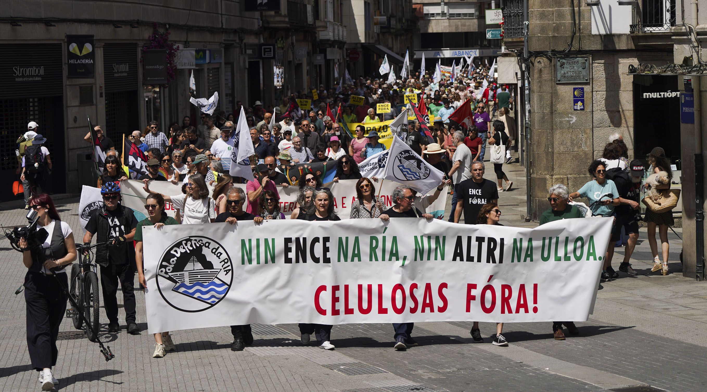 "Mani-Fiesta" por el archivo de ALTRI y el cierre de Ence "Mani-Fiesta" por el archivo de ALTRI y el cierre de Ence