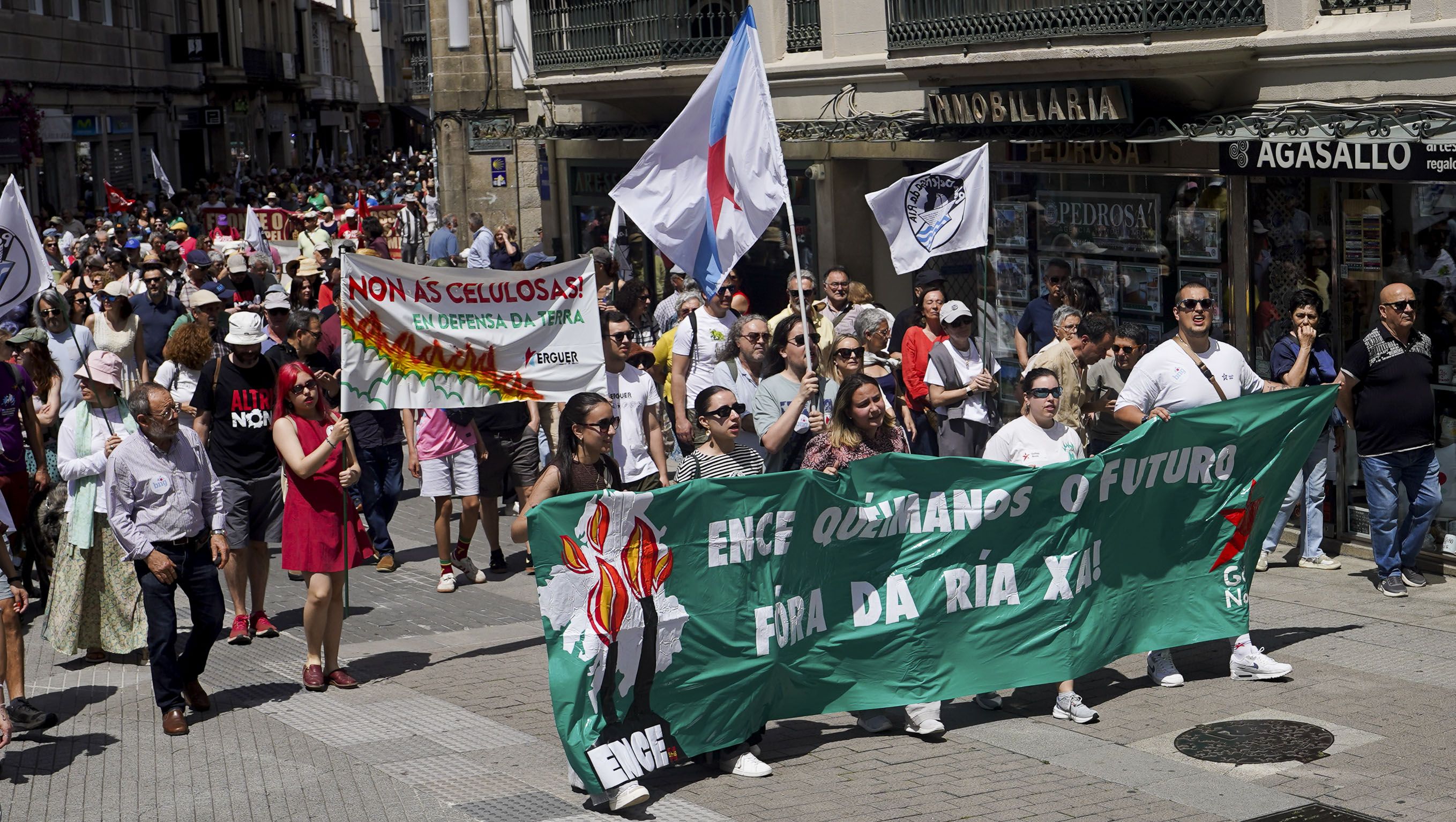"Mani-Fiesta" por el archivo de ALTRI y el cierre de Ence "Mani-Fiesta" por el archivo de ALTRI y el cierre de Ence
