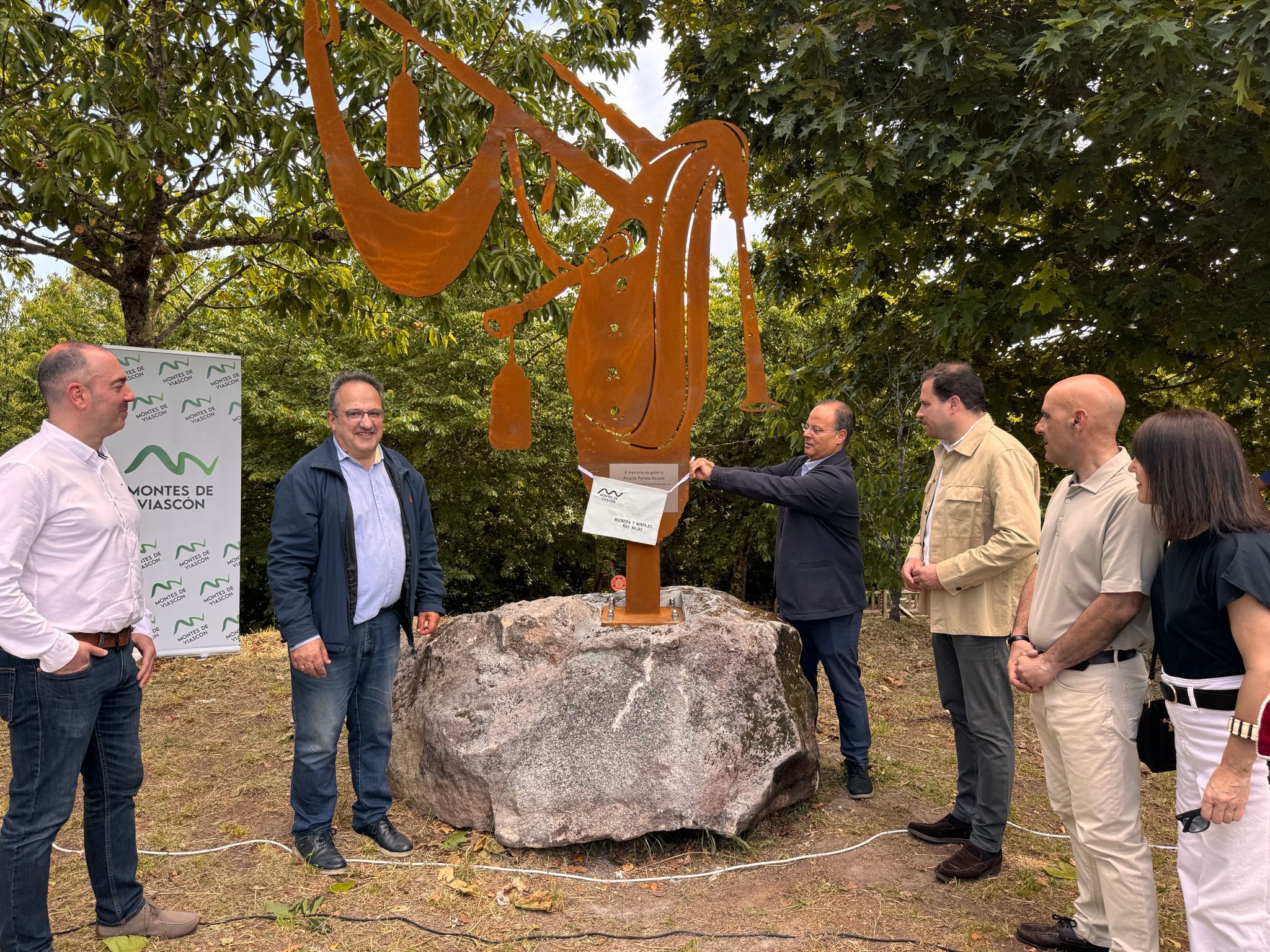 Inauguración de una escultura en Viascón