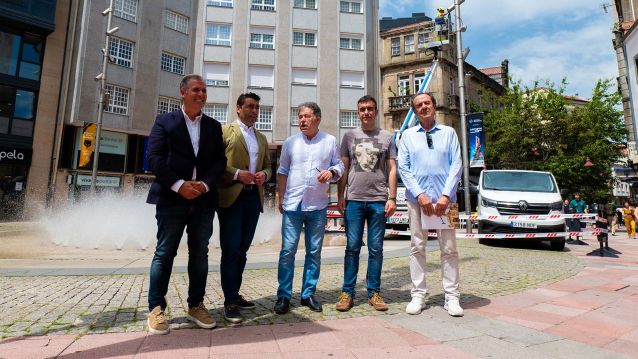 Miguel Anxo Fernández Lores y Luis López, en la Glorieta de Compostela Miguel Anxo Fernández Lores y Luis López, en la Glorieta de Compostela