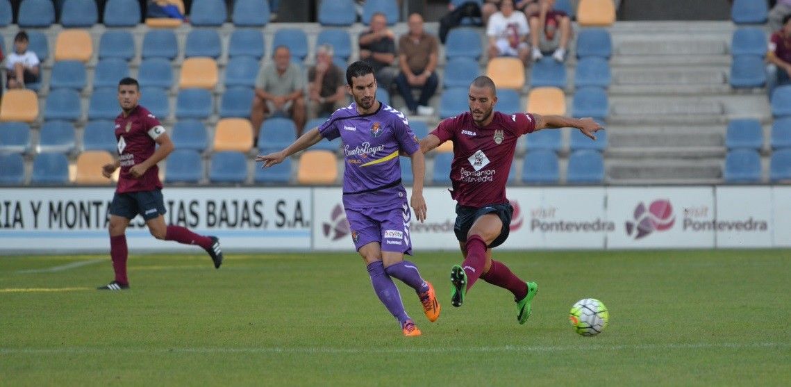 Partido entre Pontevedra e Real Valladolid correspondente ao Trofeo Cidade de Pontevedra