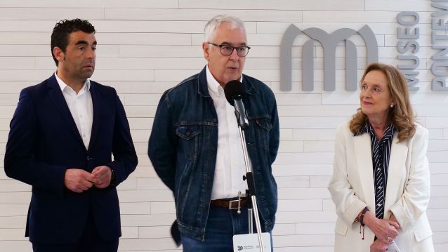Javier del Valle-Inclán, junto a Luis López y Ángeles Tilve