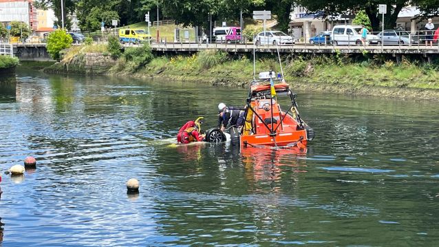Cae un coche al mar en As Corvaceiras
