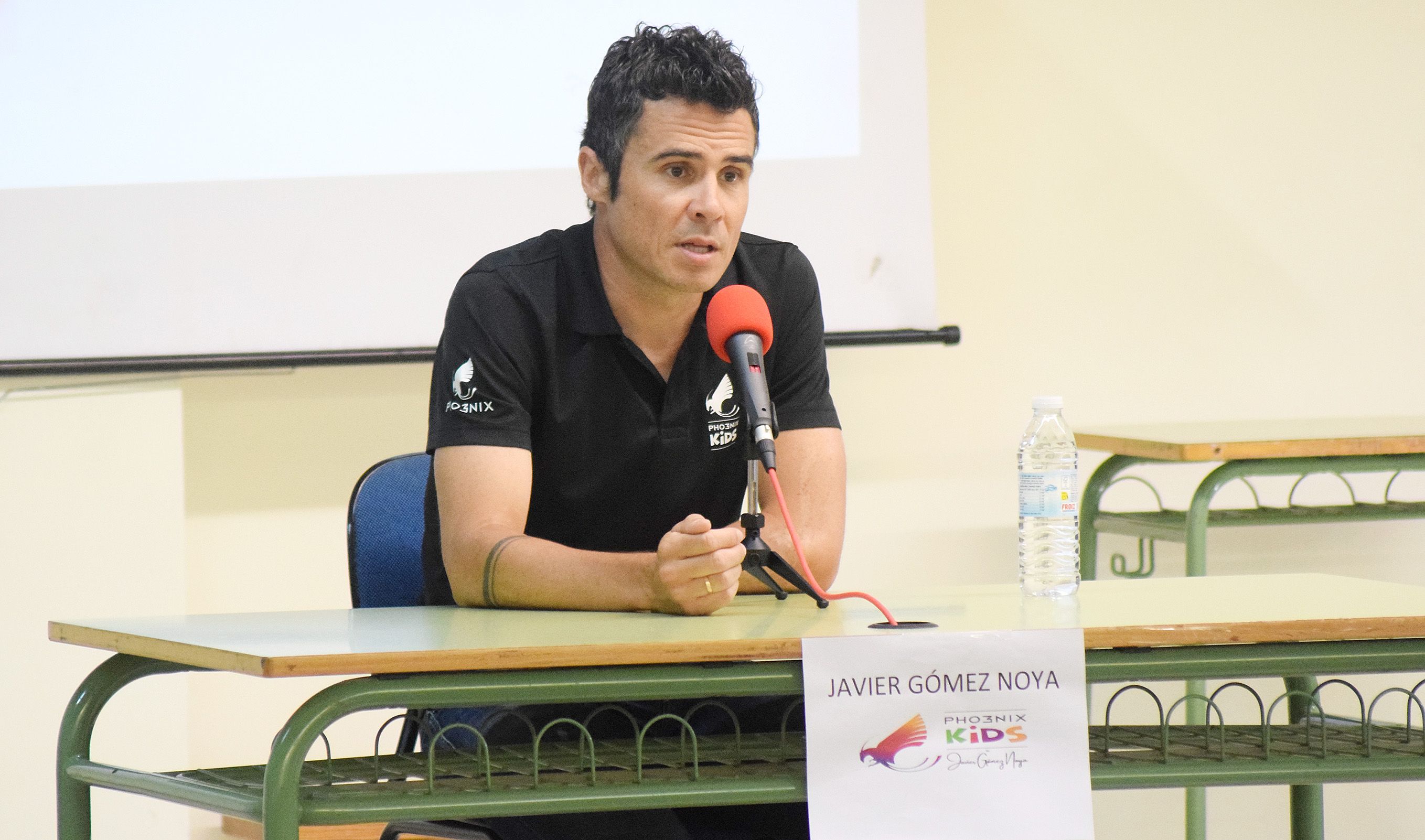 Visita do triatleta Javier Gómez Noya ao CEP Marcos da Portela en Monte Porreiro Visita do triatleta Javier Gómez Noya ao CEP Marcos da Portela en Monte Porreiro