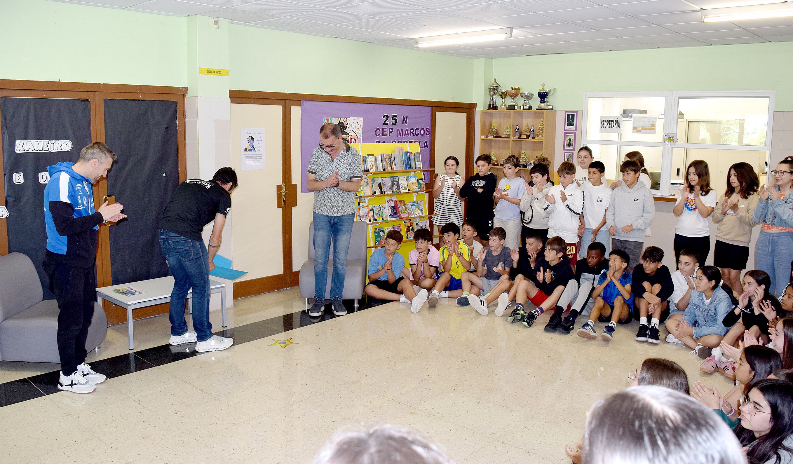 Visita do triatleta Javier Gómez Noya ao CEP Marcos da Portela en Monte Porreiro Visita do triatleta Javier Gómez Noya ao CEP Marcos da Portela en Monte Porreiro
