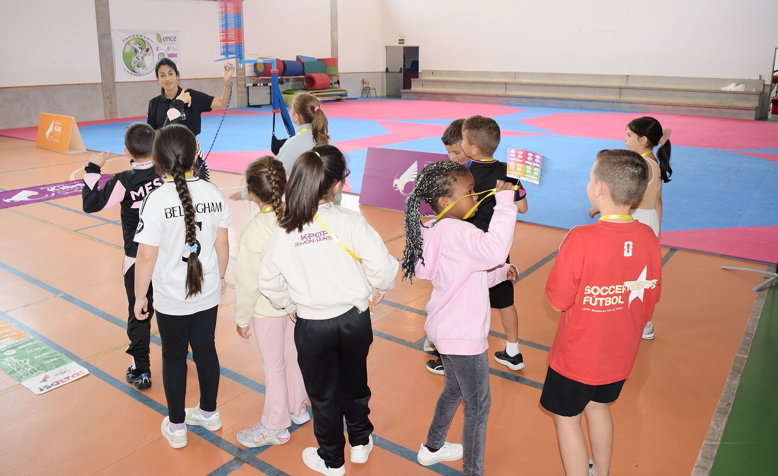 Visita do triatleta Javier Gómez Noya ao CEP Marcos da Portela en Monte Porreiro Visita do triatleta Javier Gómez Noya ao CEP Marcos da Portela en Monte Porreiro