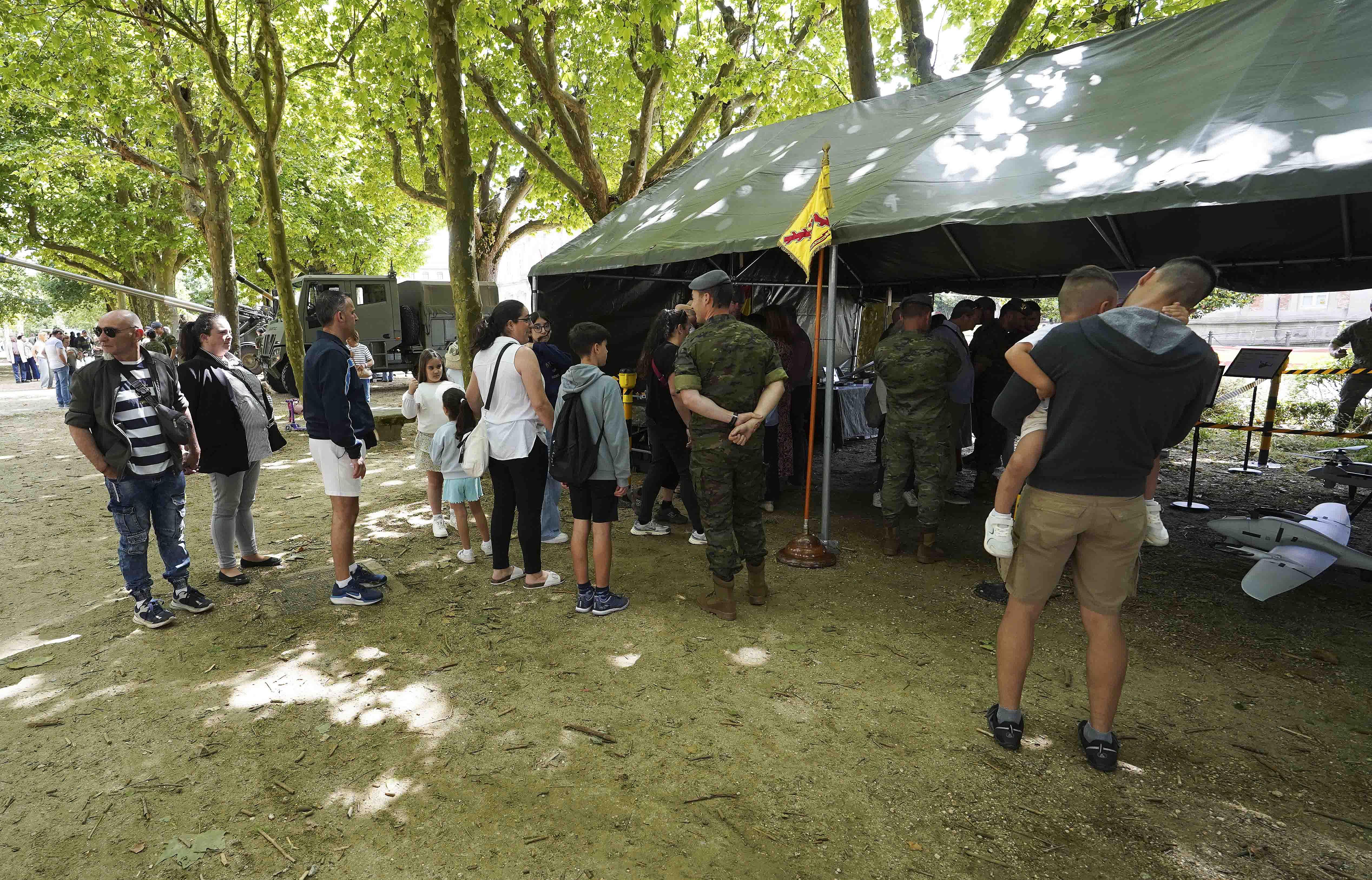 Exposición de la Brilat en la Alameda Exposición de la Brilat en la Alameda