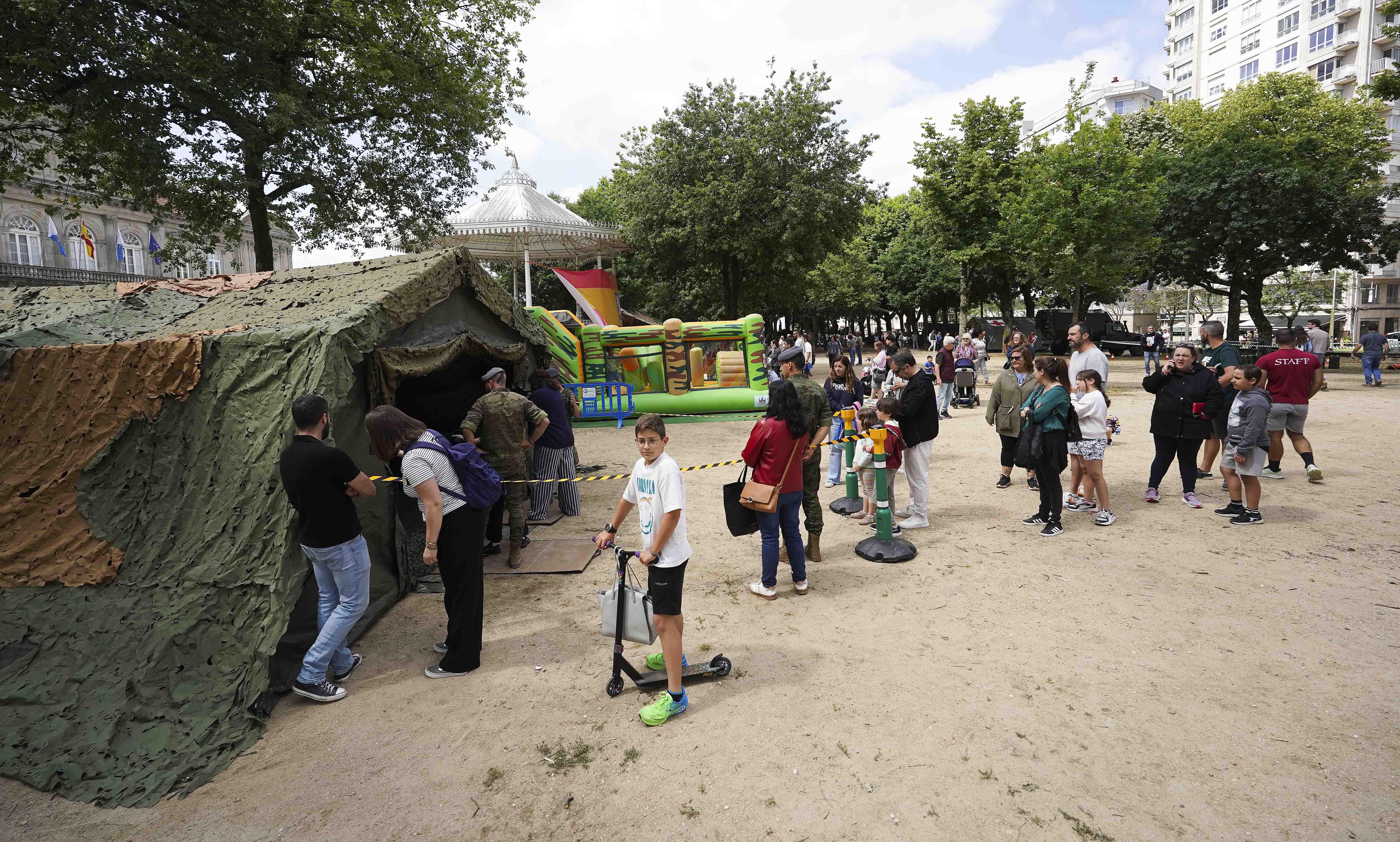Exposición de la Brilat en la Alameda Exposición de la Brilat en la Alameda