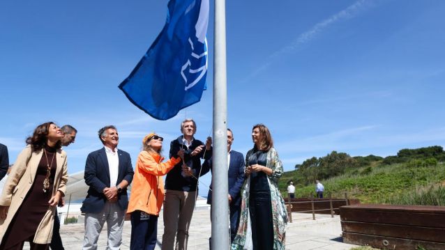 Izado dunha bandeira azul Izado dunha bandeira azul