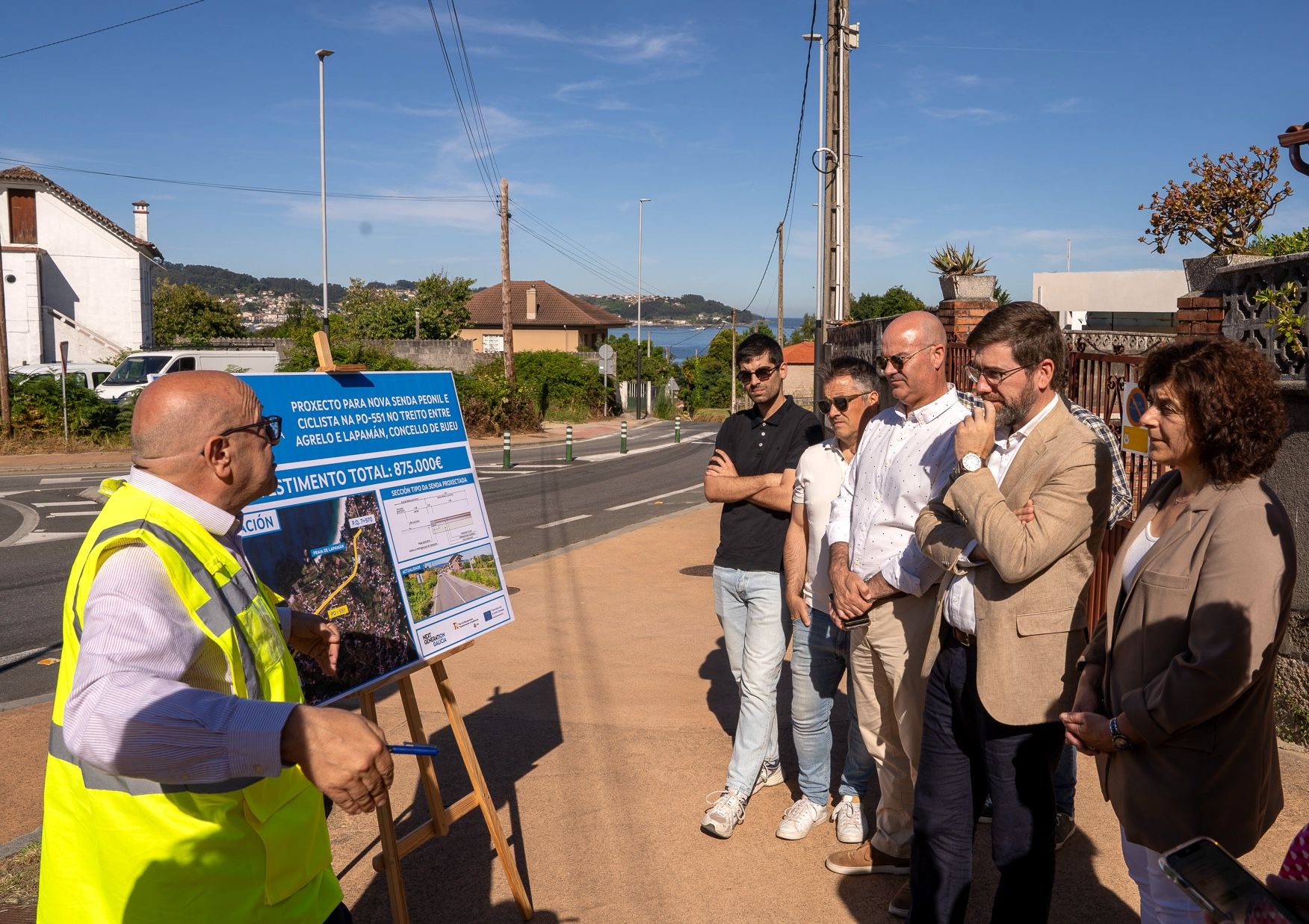 Visita á zona da PO-551 en Bueu na que se creará unha nova senda peonil e ciclista