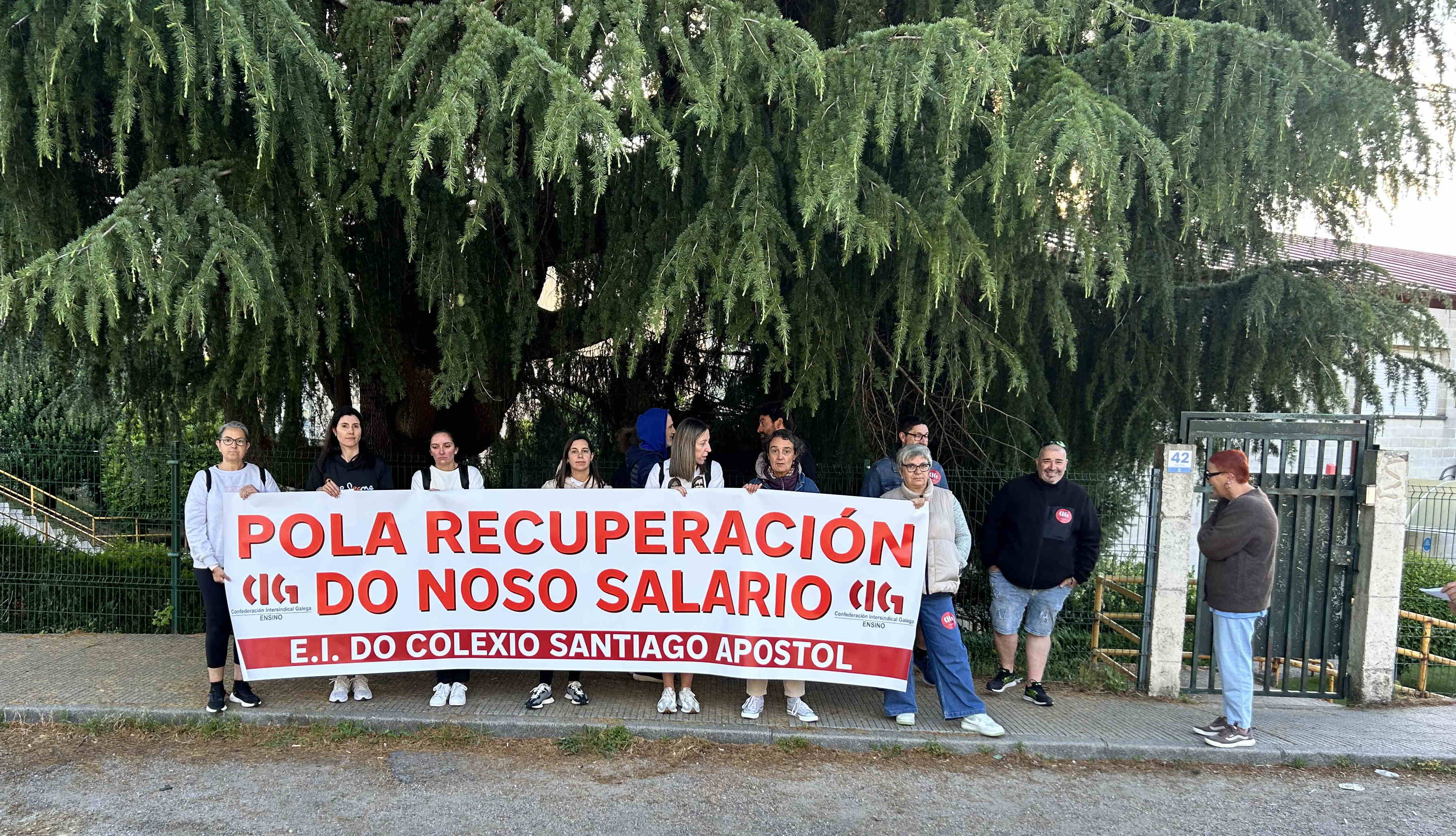 Concentración de profesorado del Santiago Apóstol de Soutomaior