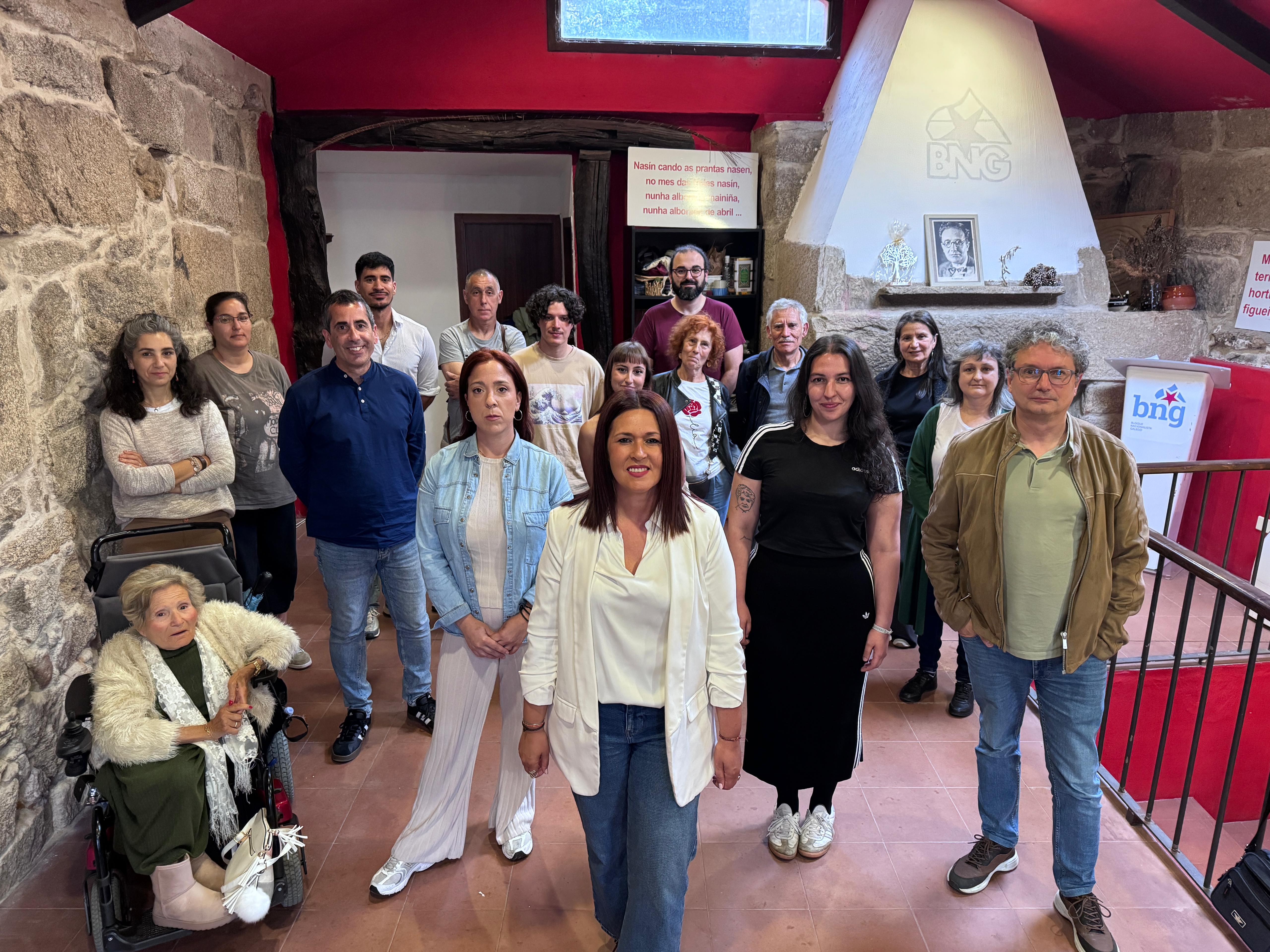 Lucía Santos e outros membros do BNG de Marín