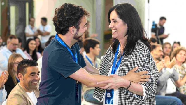 Raúl Santamaría é saudado por Paula Prado