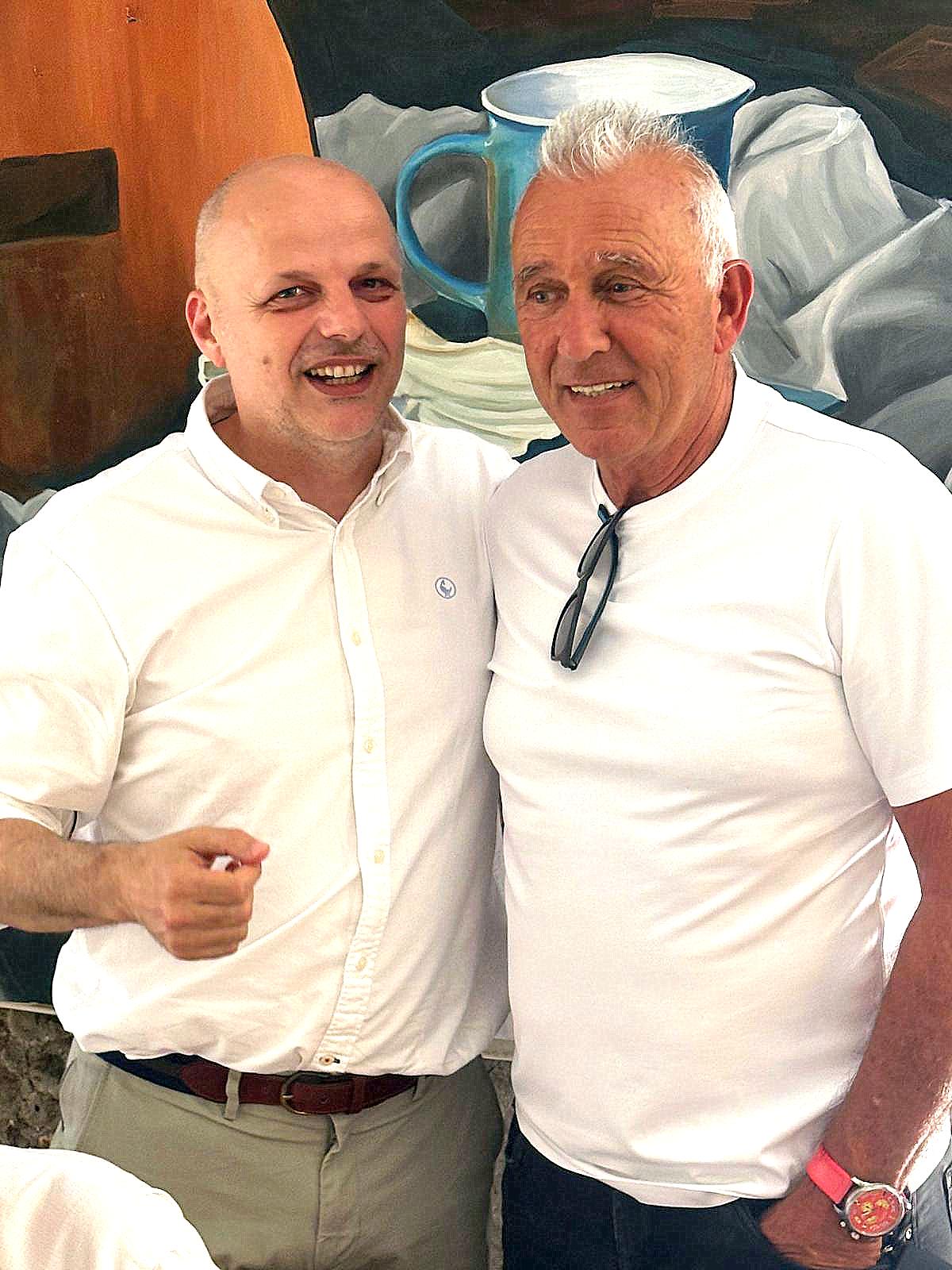 El actual director de la residencia con Amador Lorenzo, exportero del FC Barcelona El actual director de la residencia con Amador Lorenzo, exportero del FC Barcelona