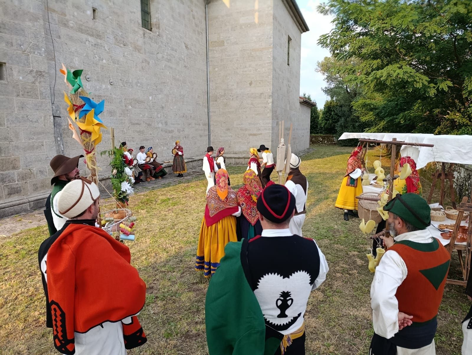 X Roteiro Teatralizado e Musicalizado Camiños por Salcedo X Roteiro Teatralizado e Musicalizado Camiños por Salcedo