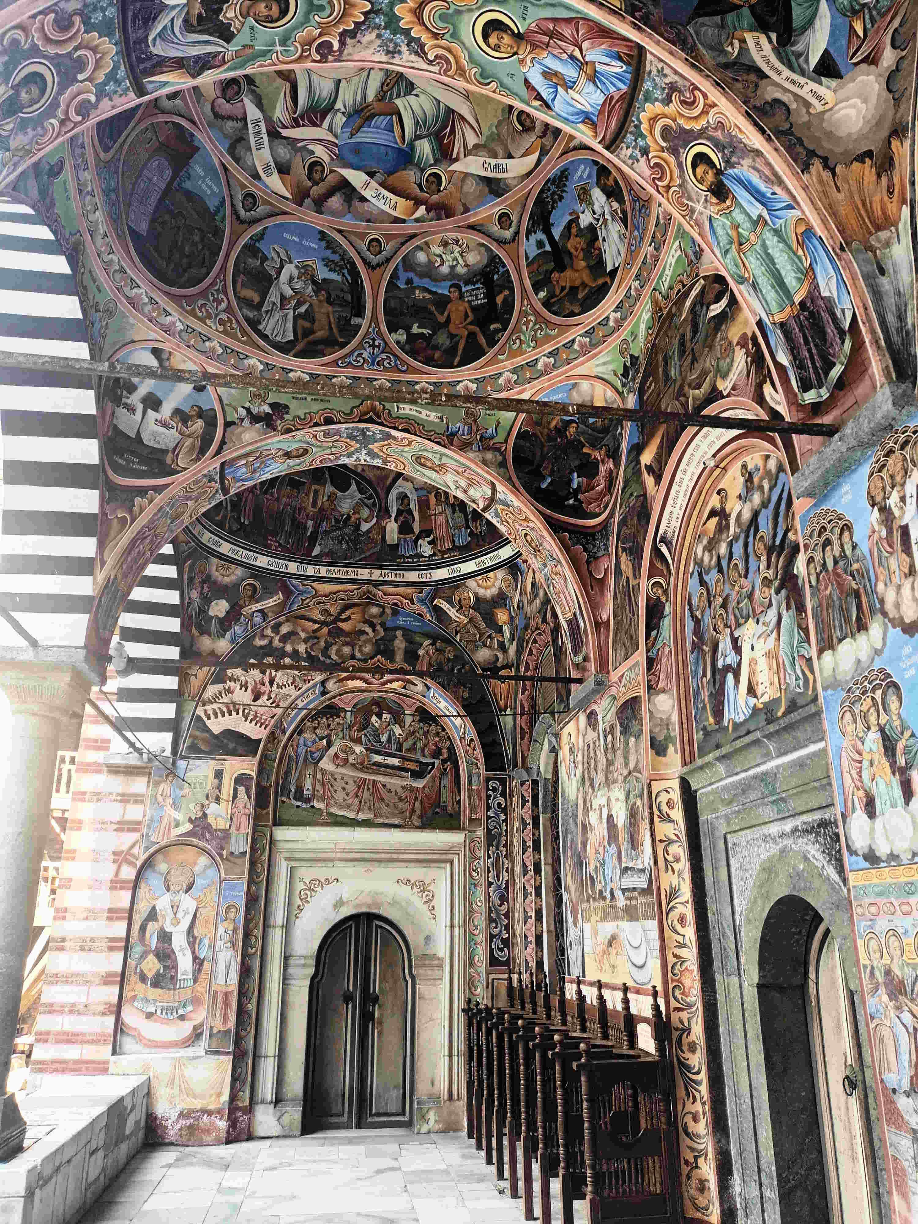 Mosteiro de Rila. Frescos exteriores da igrexa da Natividade Mosteiro de Rila. Frescos exteriores da igrexa da Natividade