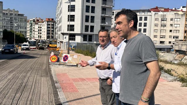 Trabajos de asfaltado en la Rúa Doce de Novembro Trabajos de asfaltado en la Rúa Doce de Novembro