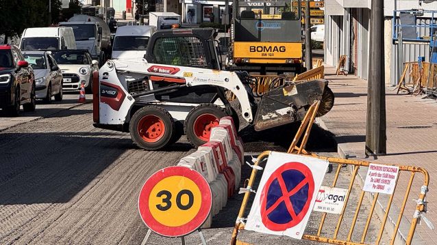 Trabajos de asfaltado en la Rúa Doce de Novembro Trabajos de asfaltado en la Rúa Doce de Novembro