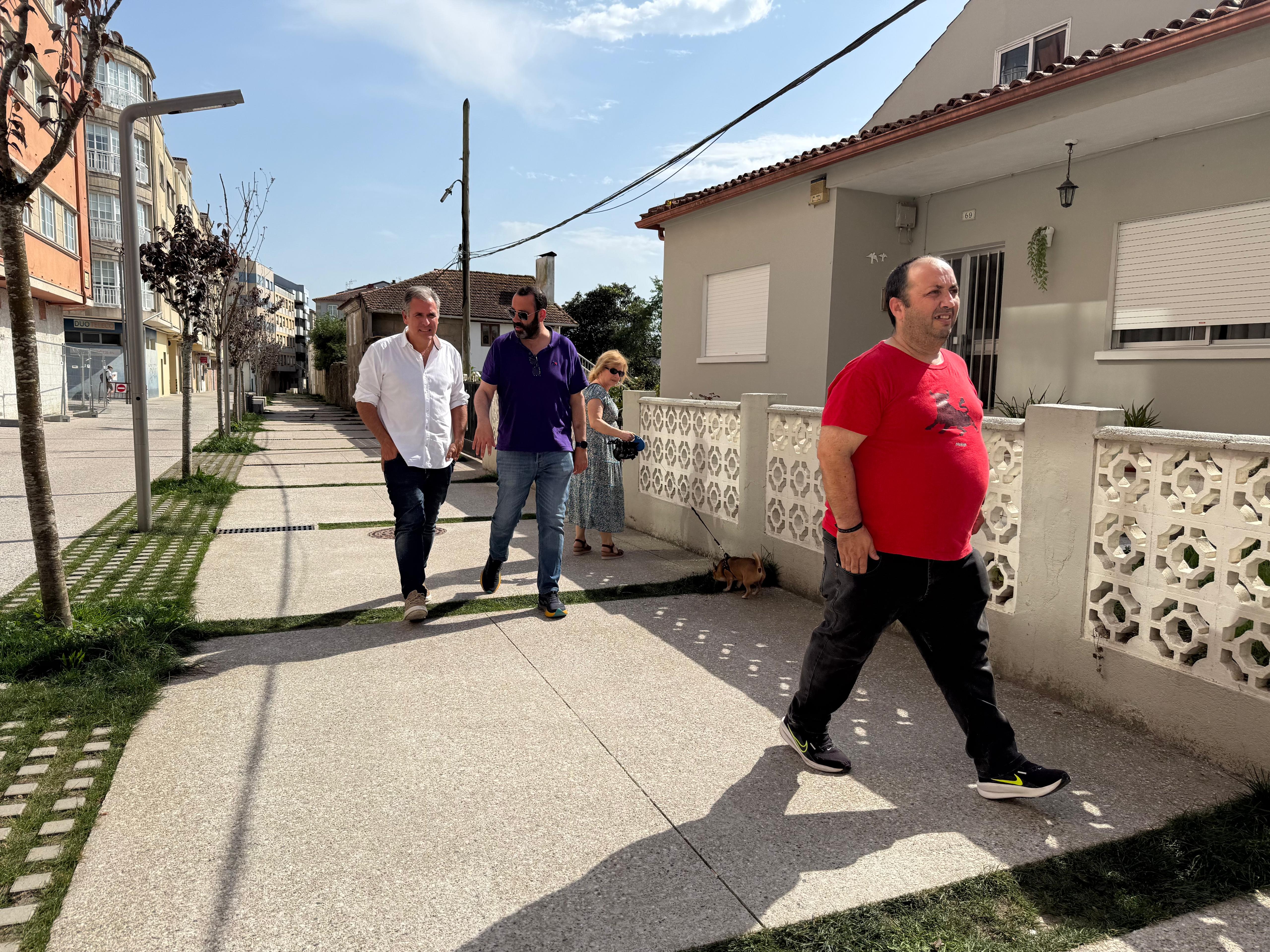Rafa Domínguez visita la calle A Santiña