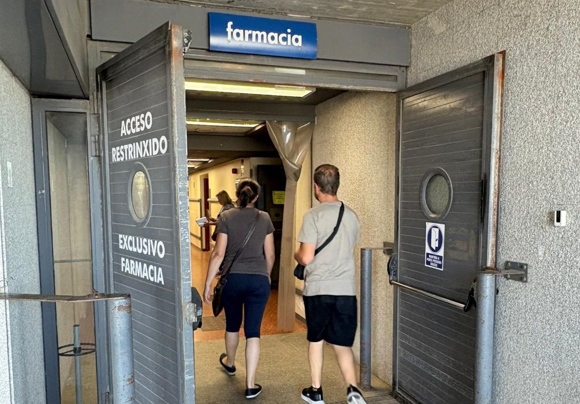 Entrada ao Servizo de Farmacia do Hospital Montecelo