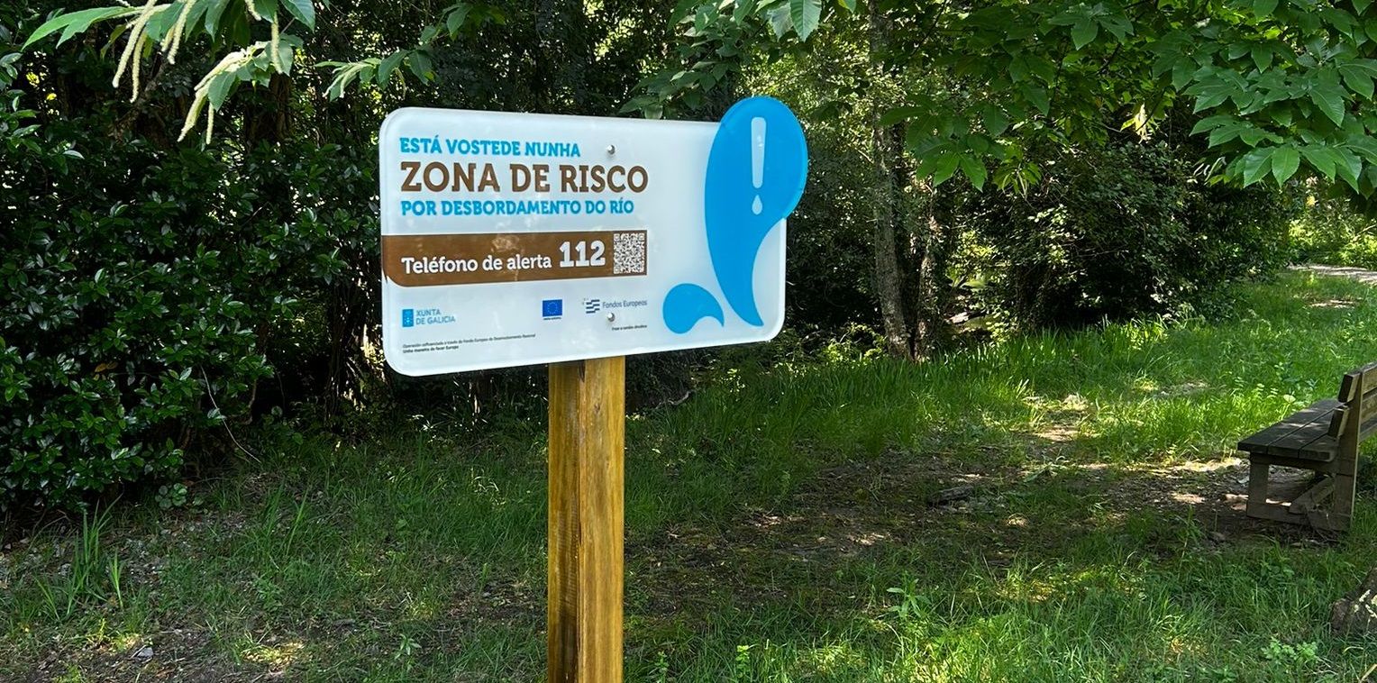 Instalación de paneis no río Gallo