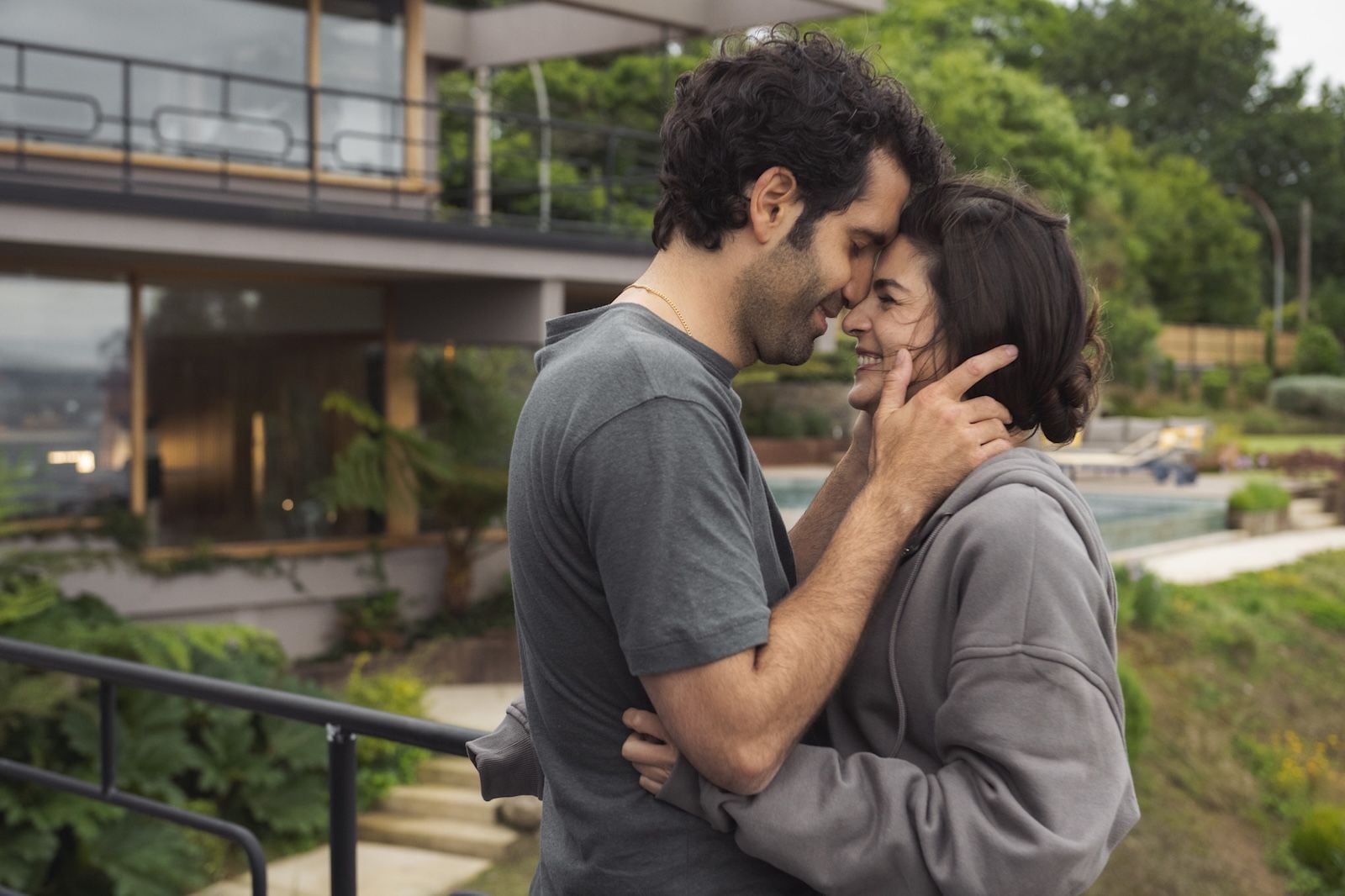 Tamar Novas y Clara Lago, en la segunda temporada de 'Clanes'