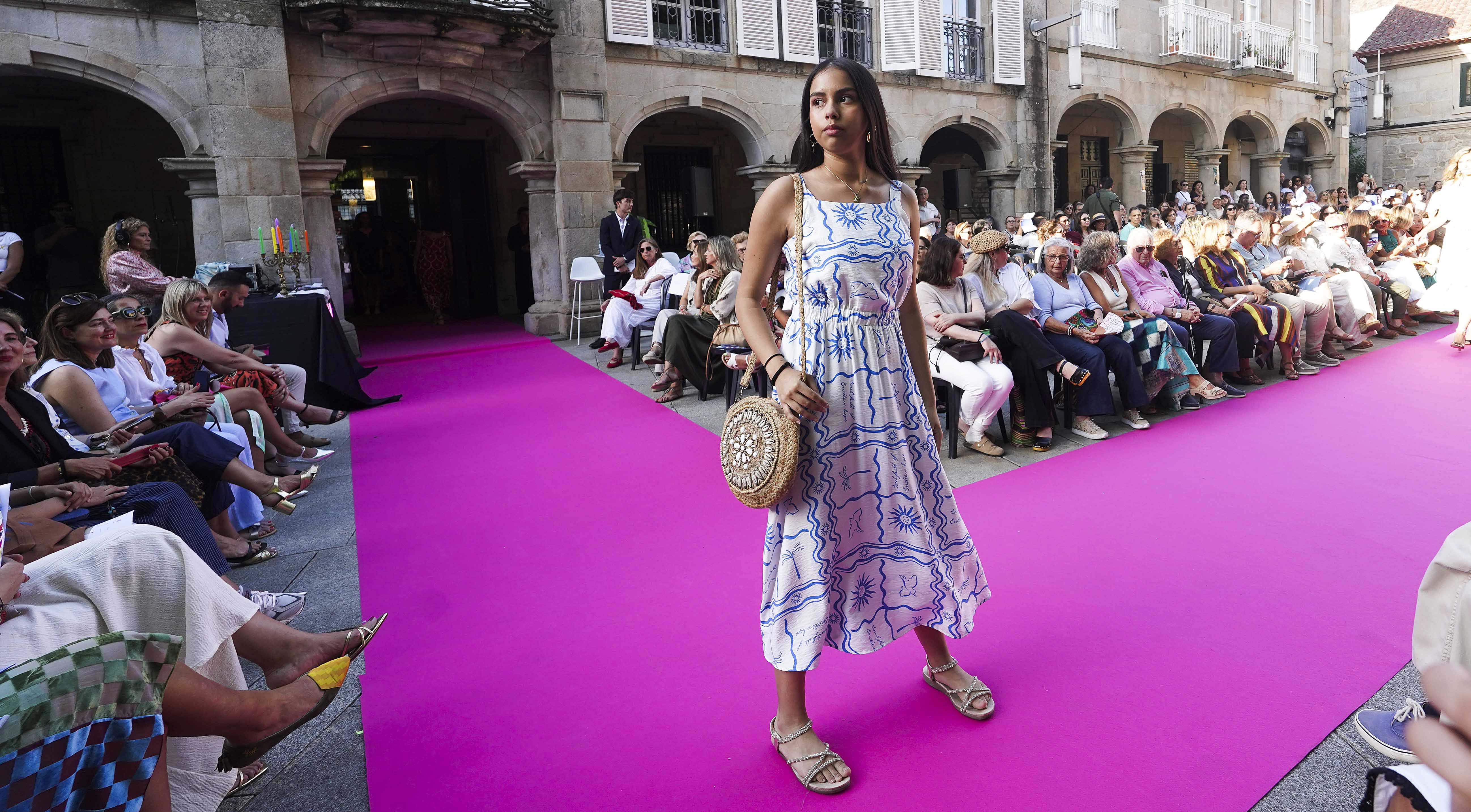 Pasarela de moda local na Praza da Pedreira Pasarela de moda local na Praza da Pedreira