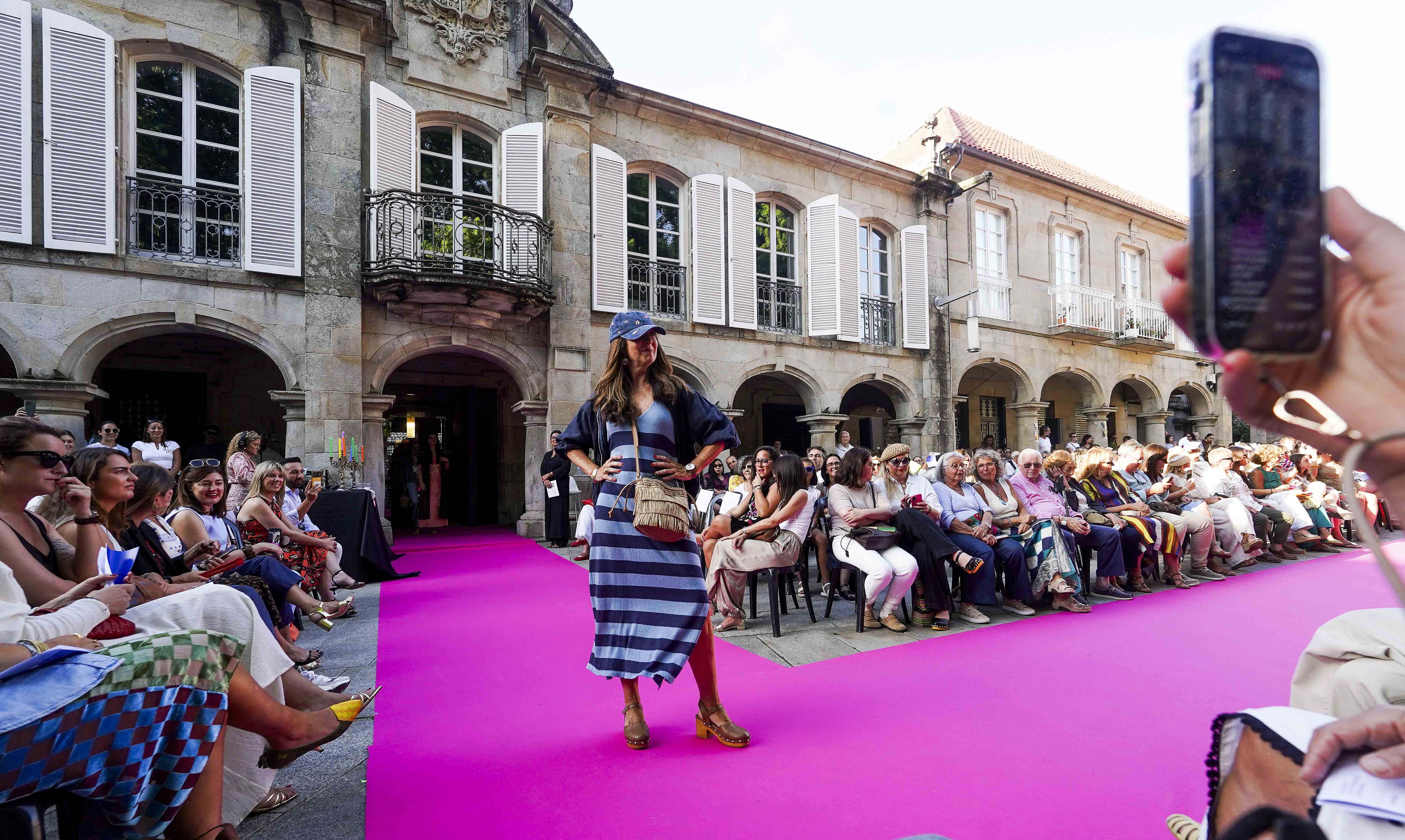 Pasarela de moda local na Praza da Pedreira Pasarela de moda local na Praza da Pedreira