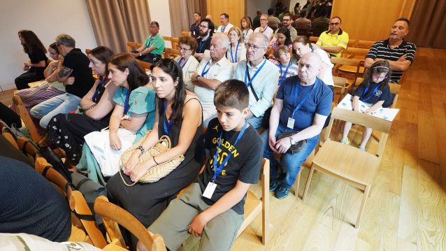 Vecinos de Fernando Olmedo en el pleno de la corporación municipal de Pontevedra Vecinos de Fernando Olmedo en el pleno de la corporación municipal de Pontevedra