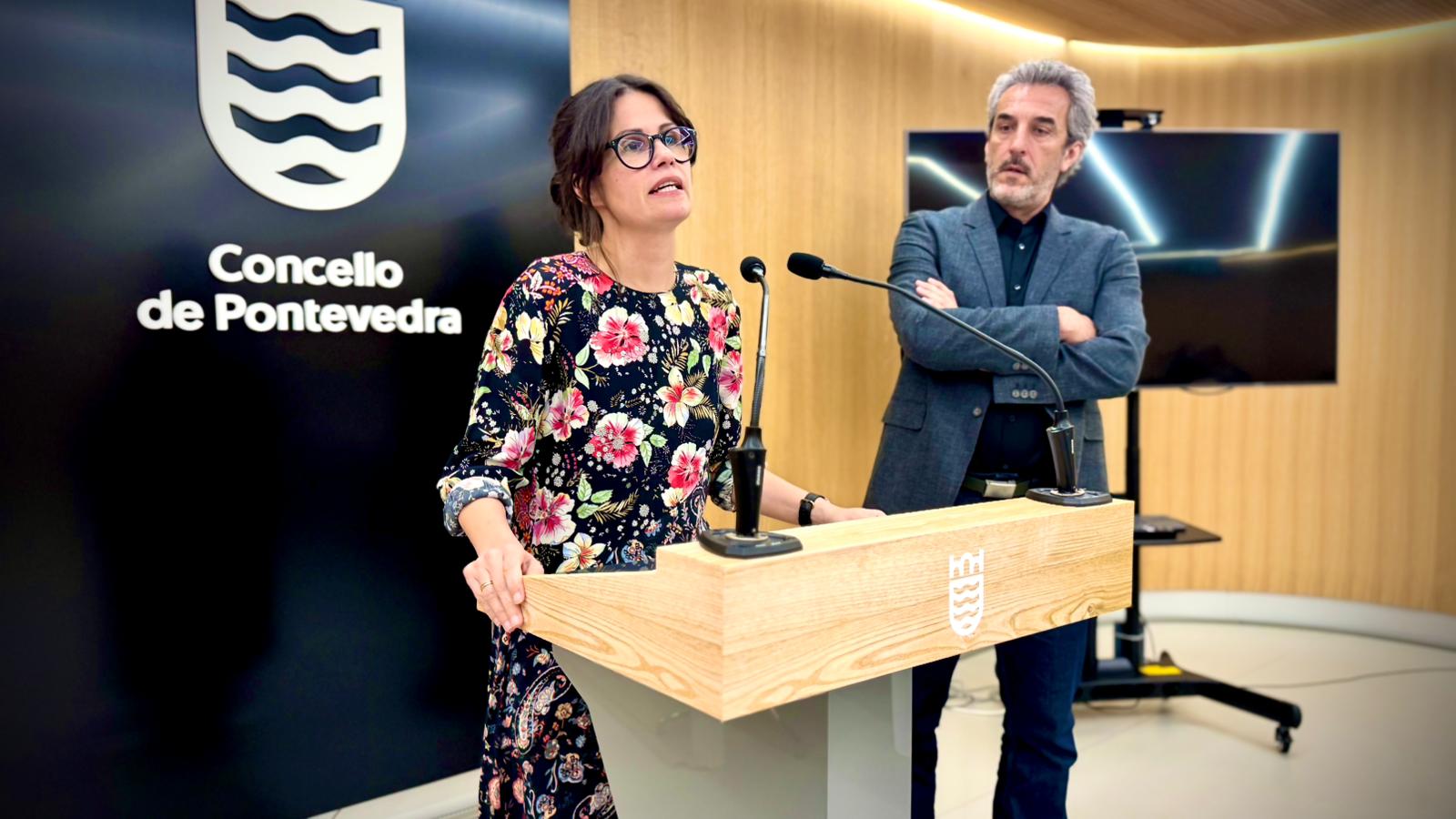 Anabel Gulías, concelleira de Promoción da Cidade, e Rafael González, representante de Vivential Value