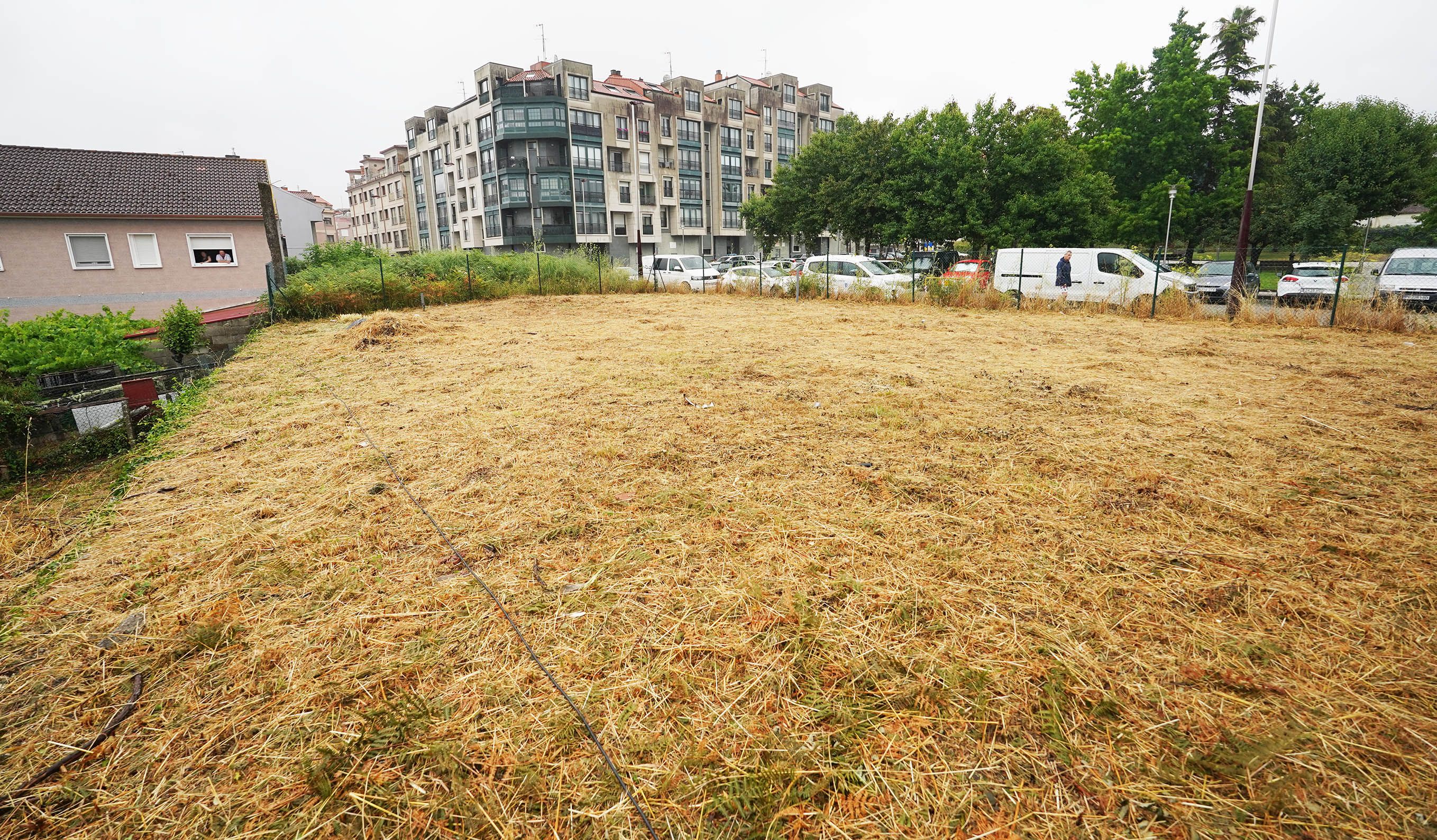 Visita al terreno de As Devesas donde se construirán trece viviendas públicas