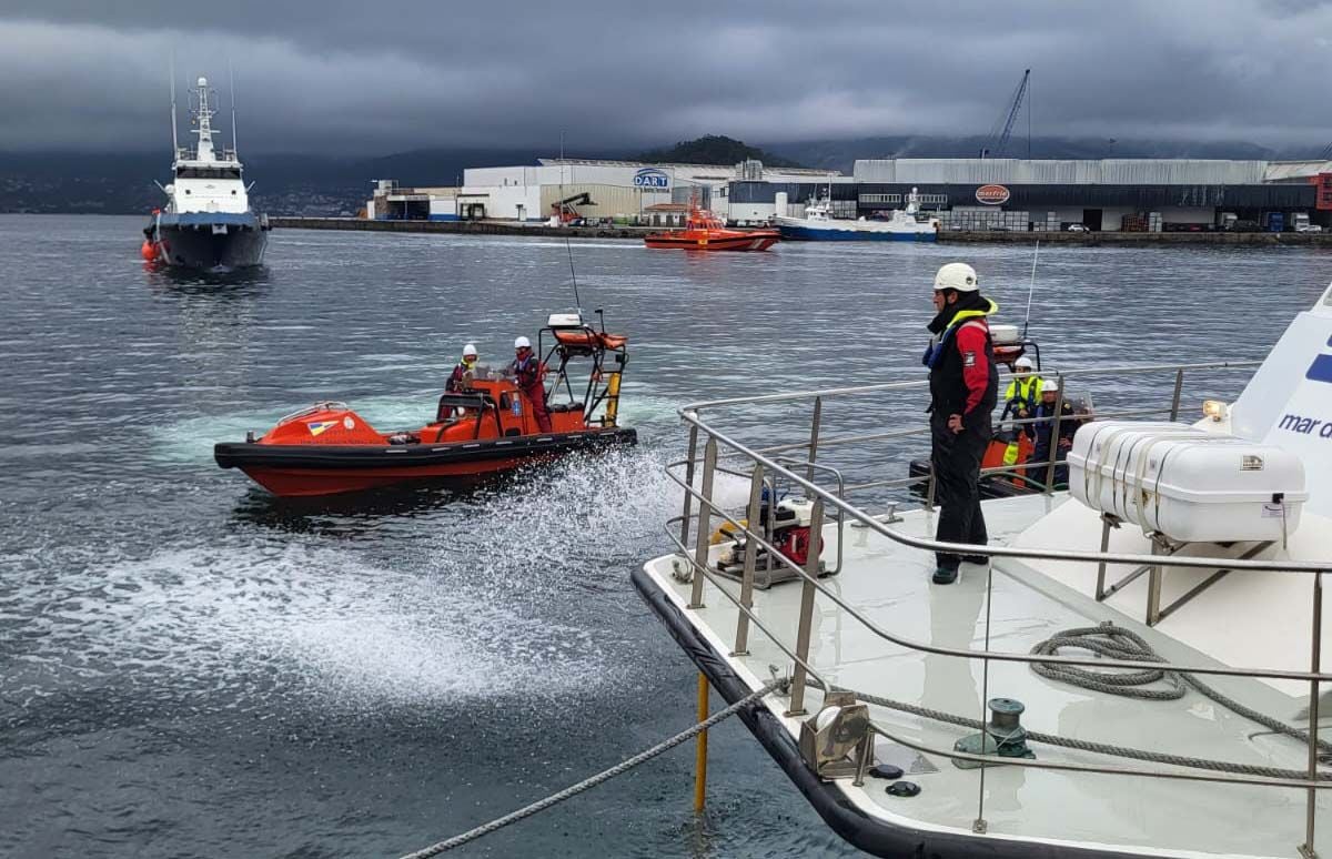 Simulacro de colisión dun buque de pasaxe na ría de Pontevedra
