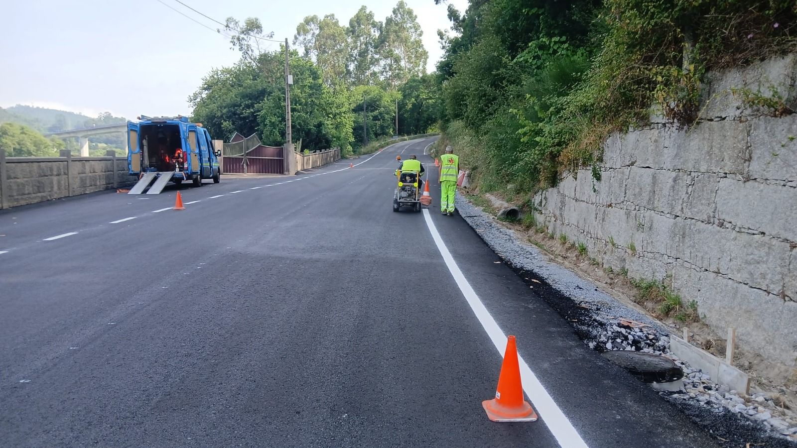 Reforma da estrada EP-8002, que une Caldas e San Clemente