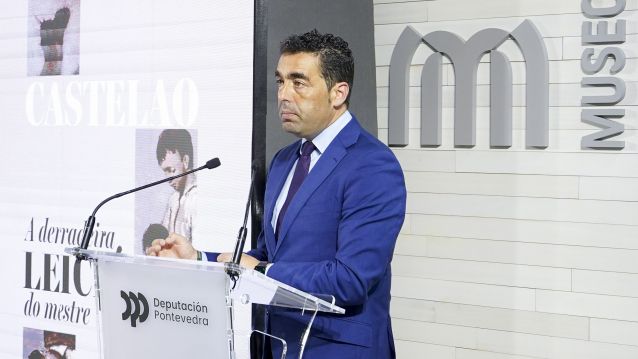 Luis López na apertura da exposición 'A Derradeira Leición do Mestre' no Museo de Pontevedra