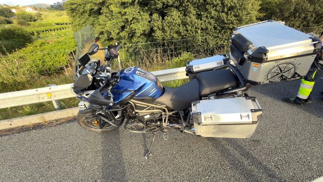 Motocicleta accidentada na Vía Rápida