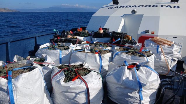 Operativo de los Gardacostas por la pesca ilegal de pulpo