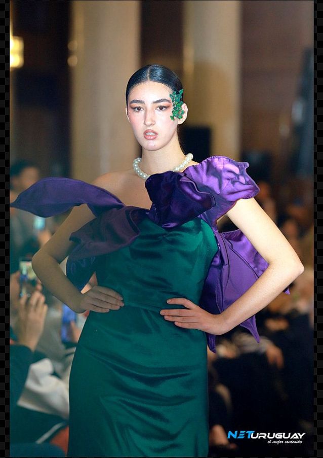 Uno de los modelos que desfilaron a través de la pasarela en esta semana de la moda sostenible celebrada en Uruguay