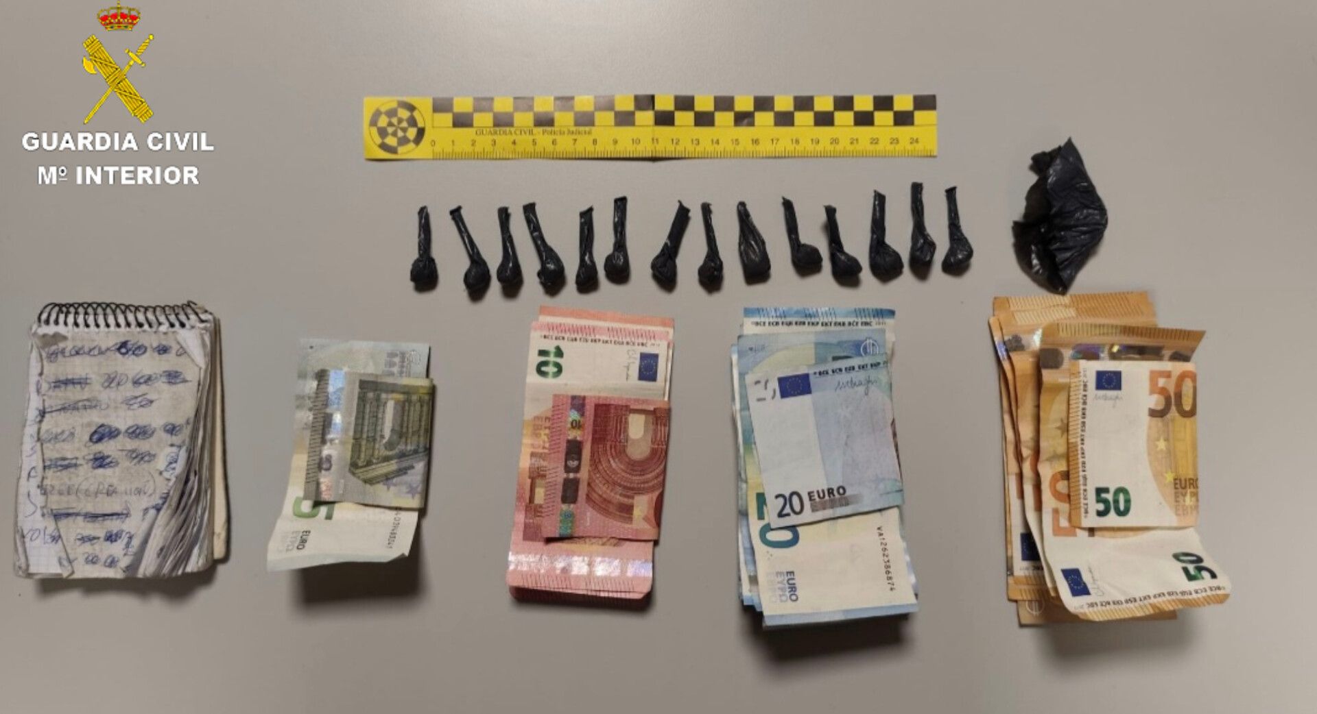 Material intervenido por la Guardia Civil