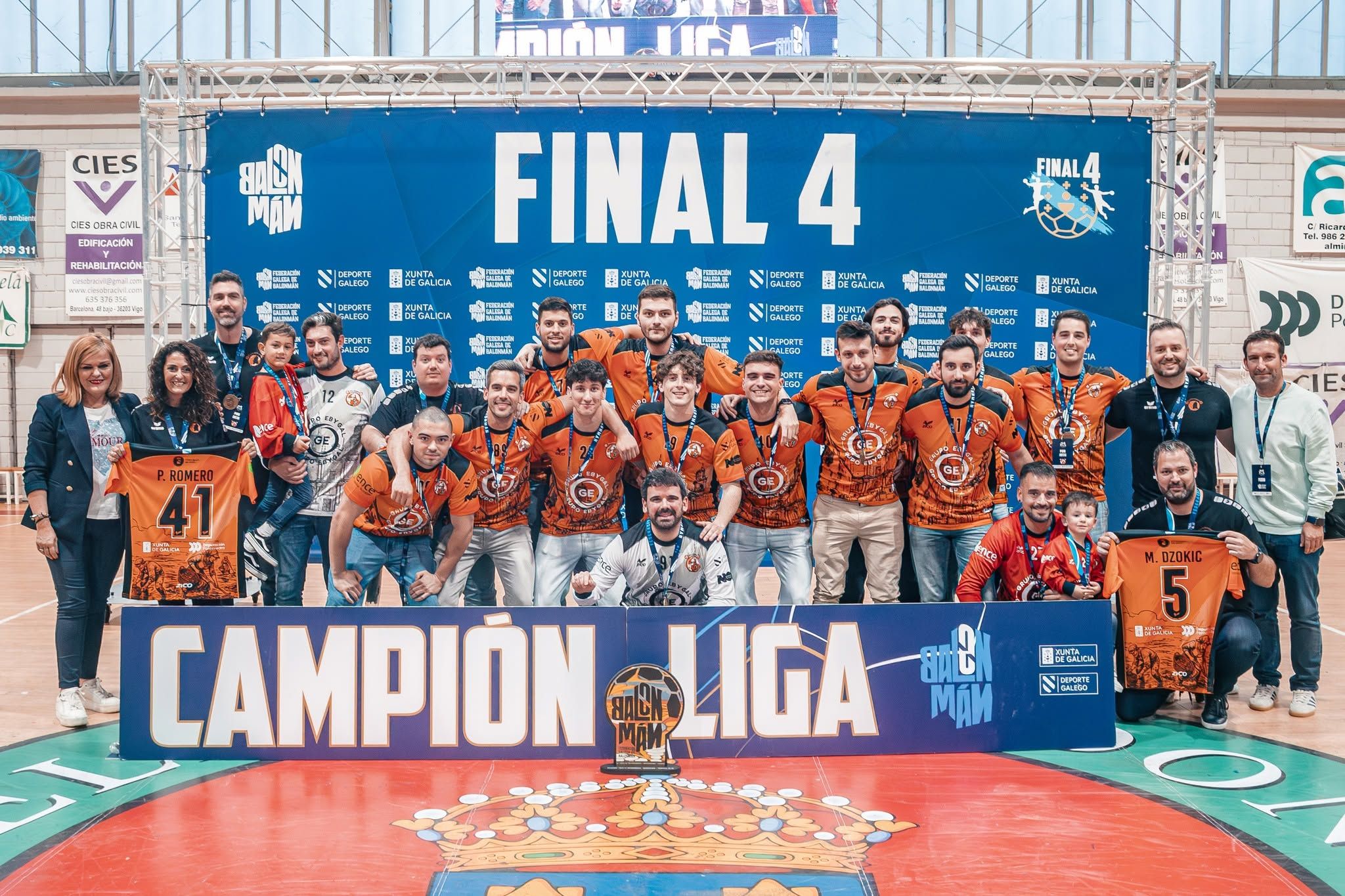 El Balonmán Poio Artai celebra su triunfo en la final a 4 autonómica