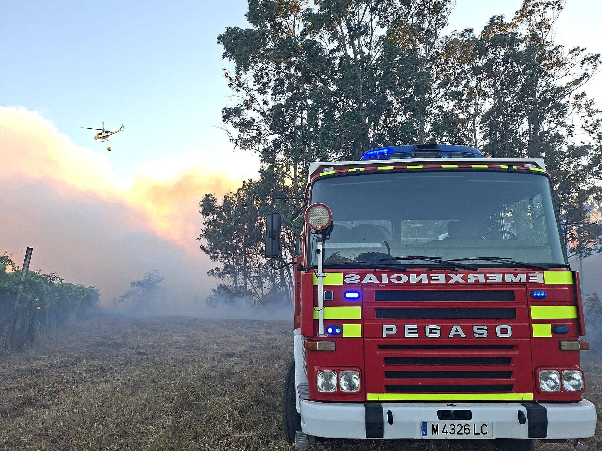 Extinción do incendio en Tragove