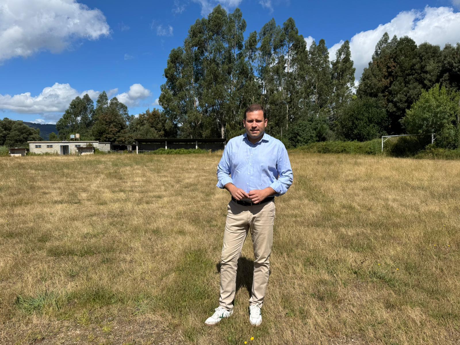 Jorge Cubela na zona onde se construirá a área de autocaravanas