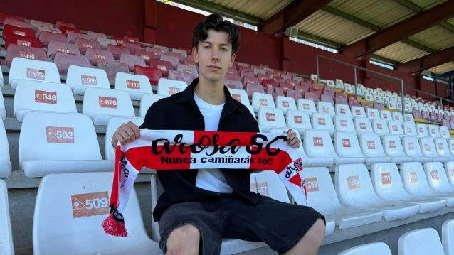 Antón Pérez, nuevo jugador del Arosa Antón Pérez, nuevo jugador del Arosa