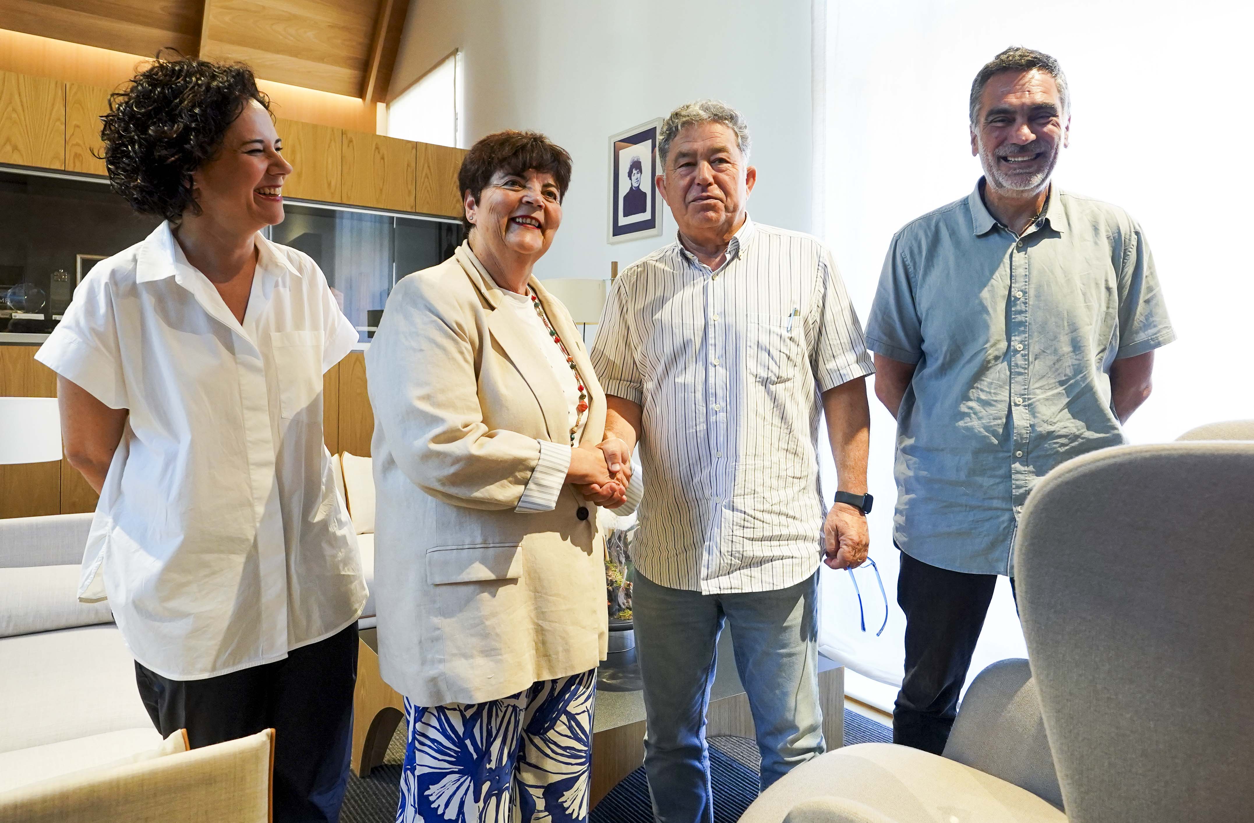 Miguel Anxo Fernández Lores y la nueva rectora de la Universidade de Vigo, Carmen García Mateo