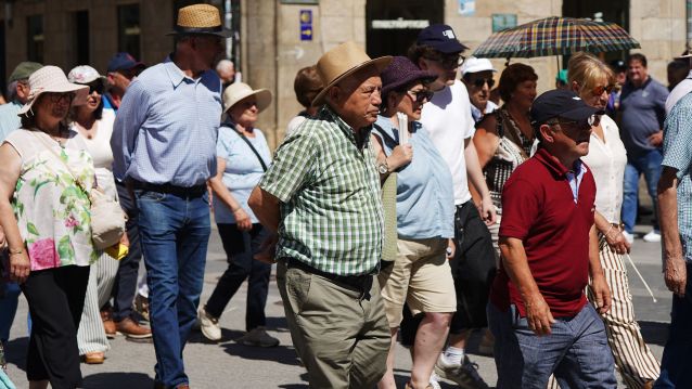 Gente por Pontevedra en plena ola de calor
