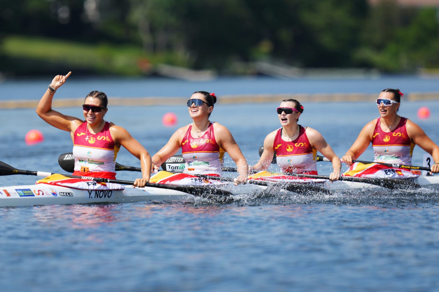 Natalia Moreira coas súas compañeiras do K4 500 metros sub-23