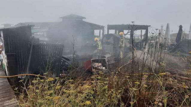 Incendio en el chiringuito Pé na Praia Incendio en el chiringuito Pé na Praia